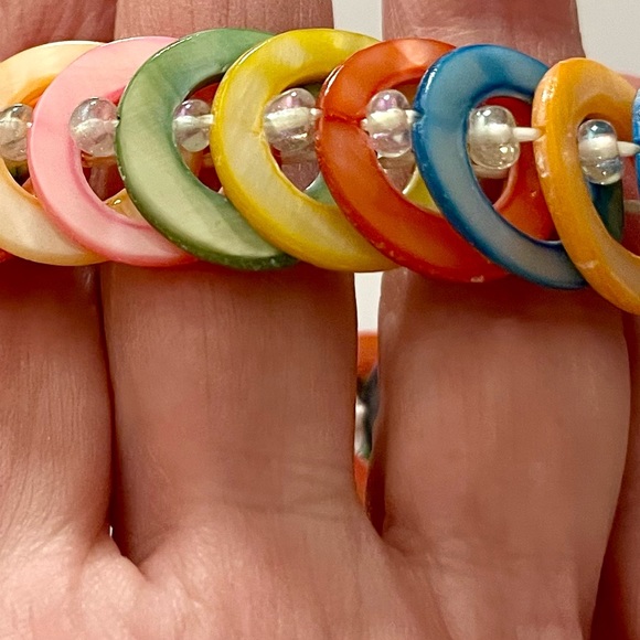 Shell rainbow of colors circular elastic EUC bracelet jewelry - Picture 7 of 17